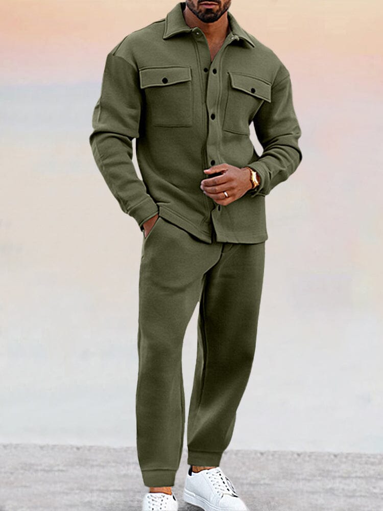 Ensemble deux pièces athleisure pour homme composé d'une chemise à boutons et d'un pantalon