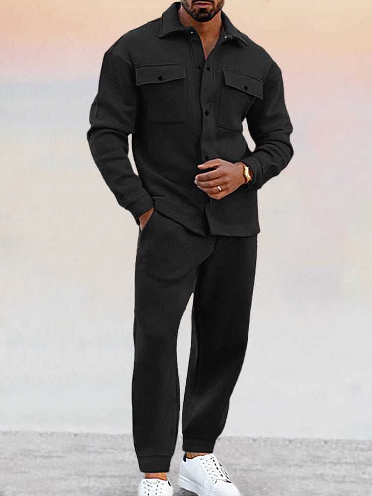 Ensemble deux pièces athleisure pour homme composé d'une chemise à boutons et d'un pantalon