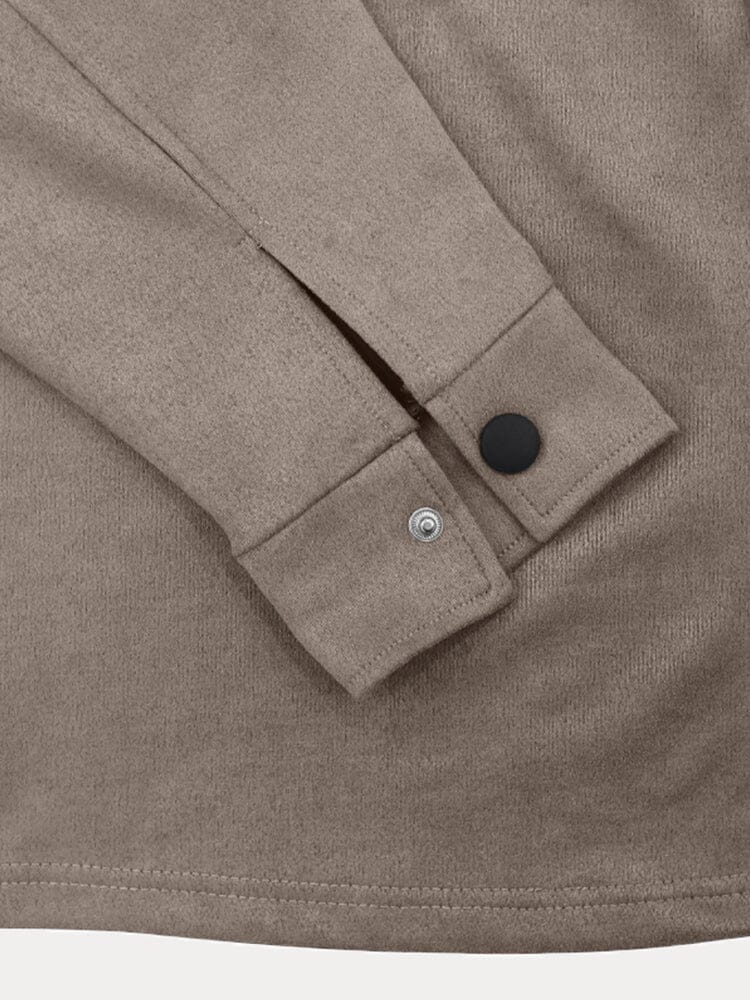 Ensemble deux pièces athleisure pour homme composé d'une chemise à boutons et d'un pantalon