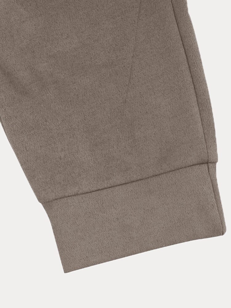 Ensemble deux pièces athleisure pour homme composé d'une chemise à boutons et d'un pantalon